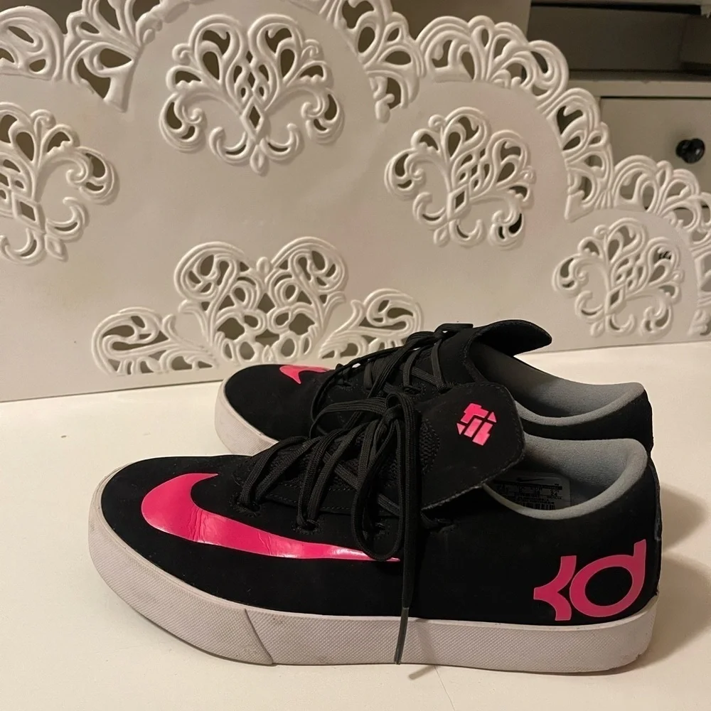 KD Nike sneakers . Hot pink and black